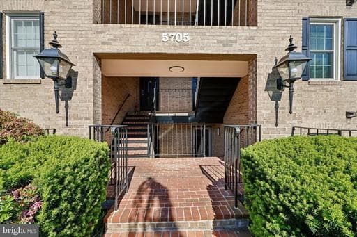 5705 BREWER HOUSE CIRCLE 101 - Photo 1