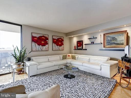 1101 S ARLINGTON RIDGE ROAD 913