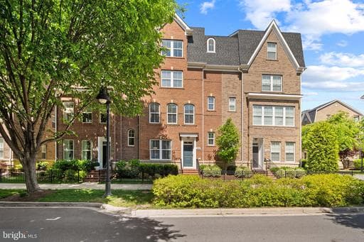 322 CROWN PARK AVENUE - Photo 1