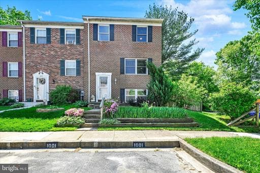 1001 LAKE FRONT DRIVE - Photo 1