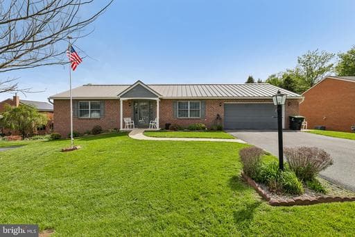 640 CORNELL AVENUE - Photo 1