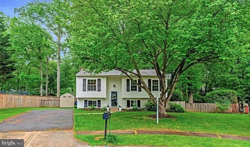 12617 Glenbrooke Woods Dr, Herndon, VA 20171-2122, United States - Photo 1