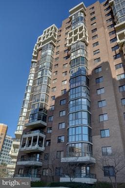 1600 N OAK STREET 423 - Photo 1