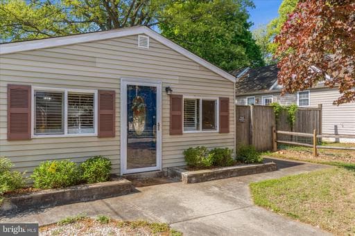 311 SMITH AVENUE - Photo 1