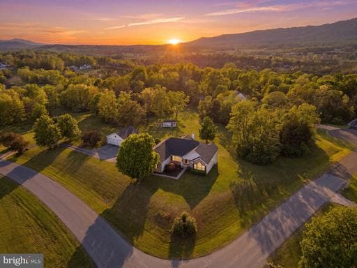 30 SAVANNAH DRIVE - Photo 1