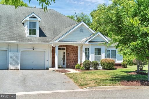 302 FIDGEWAY LANE - Photo 1