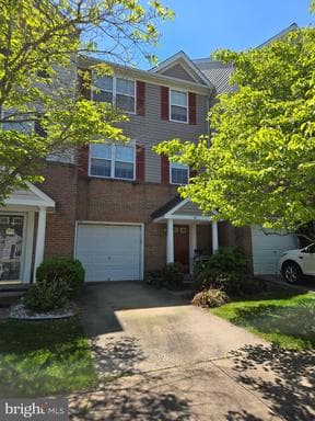 48 QUARTERPOLE COURT - Photo 1