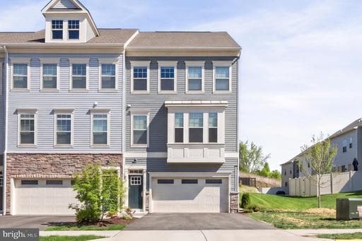 1210 CREEK BANK DRIVE - Photo 1