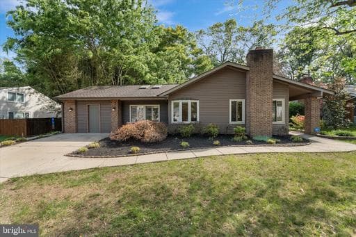125 VICTORIA PLACE - Photo 1