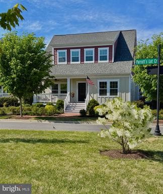8006 PARROTTS LOT CIRCLE