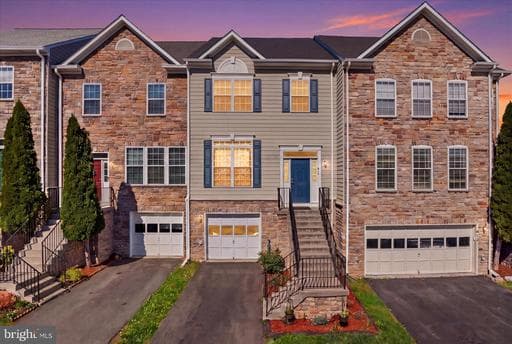 915 BUTTONWOOD TERRACE - Photo 1