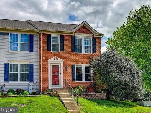 901 FELICIA COURT - Photo 1