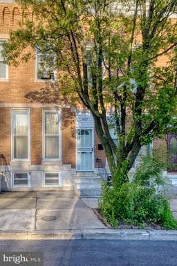 1425 N LUZERNE AVENUE - Photo 1