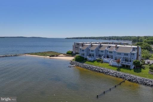 528 MOORINGS CIRCLE - Photo 1