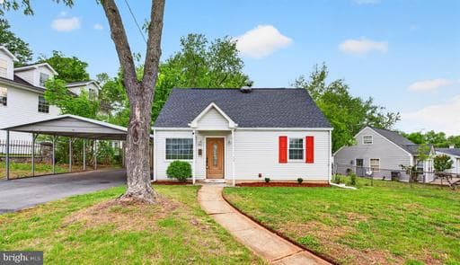 296 MANASSAS DRIVE - Photo 1
