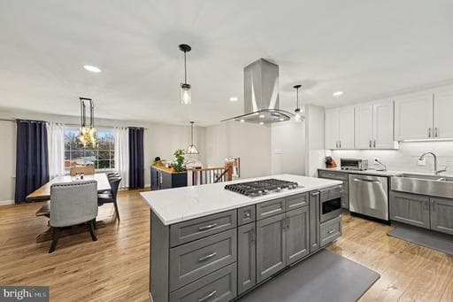 6208 Redwood Ln, Alexandria, VA 22310-2935, United States