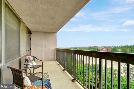 3713 S GEORGE MASON DRIVE 904W - Photo 1