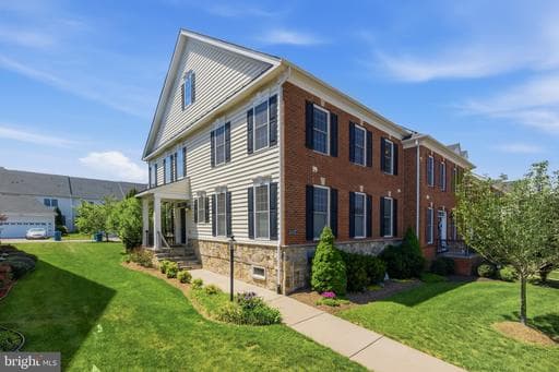 43233 Hattontown Woods Ter, Ashburn, VA 20148-8132, United States - Photo 1