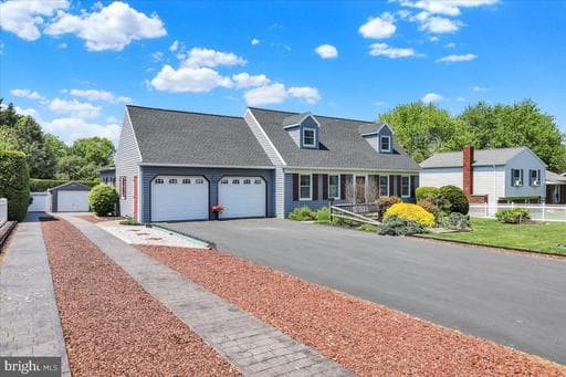 2487 ELLENDALE DRIVE - Photo 1