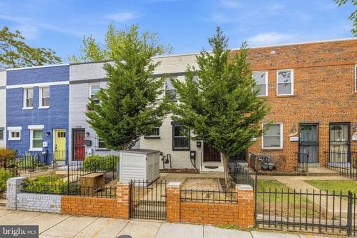 1738 GALES STREET - Photo 1