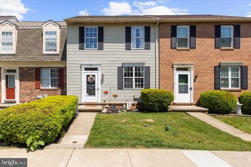 458 LOGAN DRIVE - Photo 1