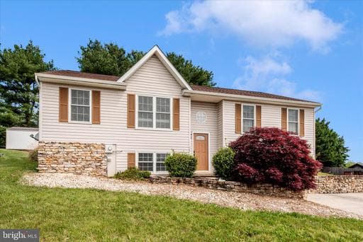 127 SUNHIGH DRIVE - Photo 1