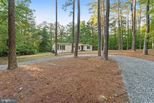 1109 EASTHAM ROAD - Photo 1