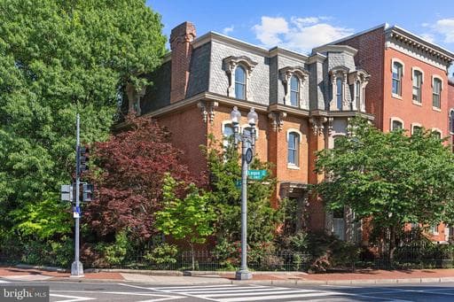 19 LOGAN CIRCLE 300 - Photo 1