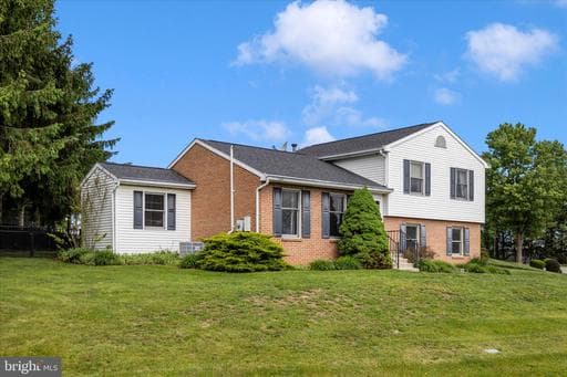 21 CARRIAGE HILL DRIVE - Photo 1