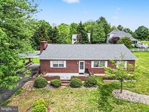 52 ARDEN ROAD - Photo 1