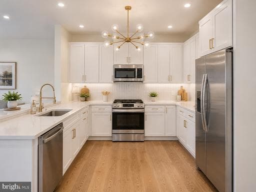 1555 CARSWELL STREET - Photo 1