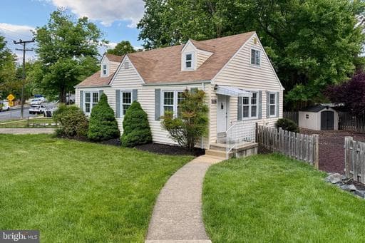 6936 Regent Ln, Falls Church, VA 22042-2615, United States - Photo 1