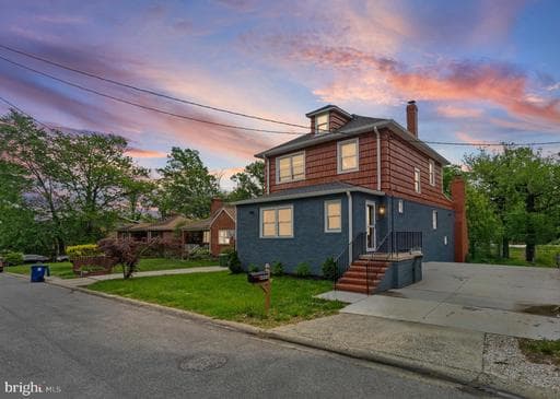 4803 BURLAND AVENUE - Photo 1