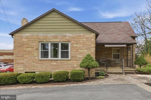 111 WEMPE DRIVE - Photo 1