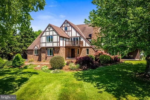 203 LOCUST HILL DRIVE - Photo 1