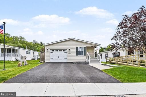 123 WOODS WAY - Photo 1