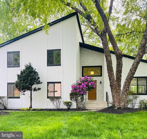 3747 GREENWAY LANE - Photo 1