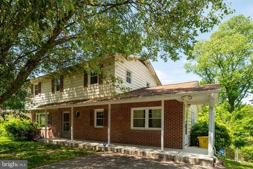 536 WILLIAMSBURG LANE - Photo 1