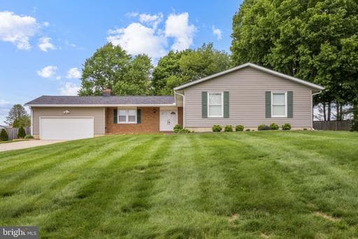 1812 MILLER DRIVE - Photo 1