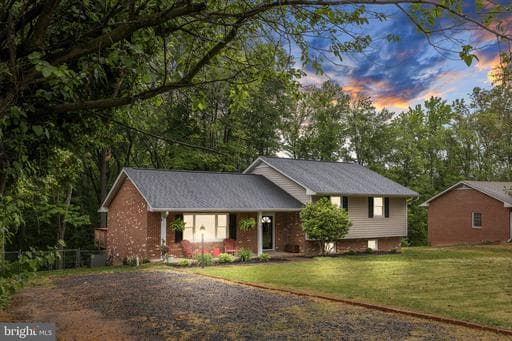 836 CHURCHILL DRIVE - Photo 1