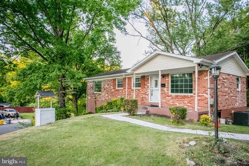 14810 Edgewater Dr, Woodbridge, VA 22193-2666, United States