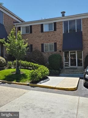 3384 HEWITT AVENUE 201