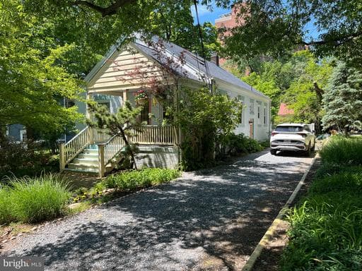 9 PINE AVENUE - Photo 1
