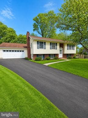 315 CATHERINE COURT - Photo 1