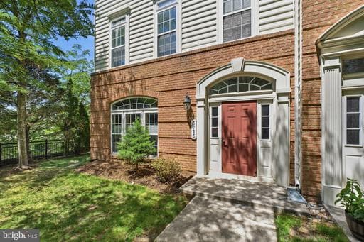5725 Callcott Way, Alexandria, VA 22312-4087, United States - Photo 1
