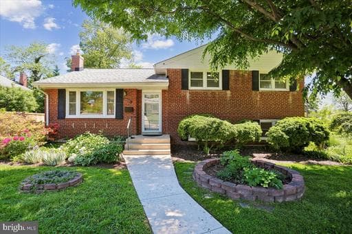 10701 BRUNSWICK AVENUE - Photo 1