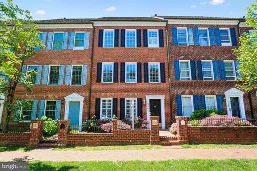 536 TSCHIFFELY SQUARE ROAD - Photo 1