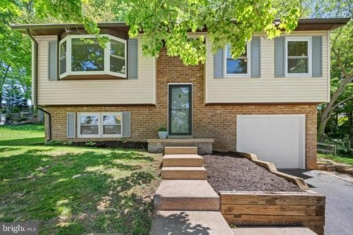 1956 GARDENIA STREET - Photo 1