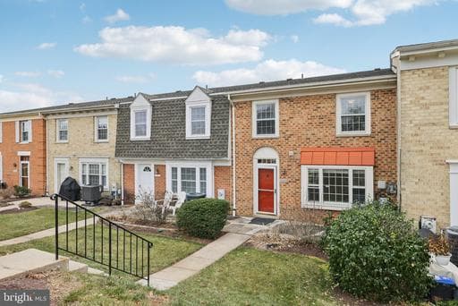 9075 N LAUREL ROAD E - Photo 1