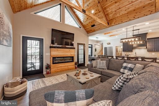 220 BILTMORE VIEW - Photo 1